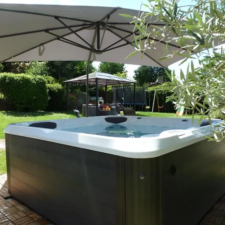 La Colline Truffiere בית נופש Sourzac